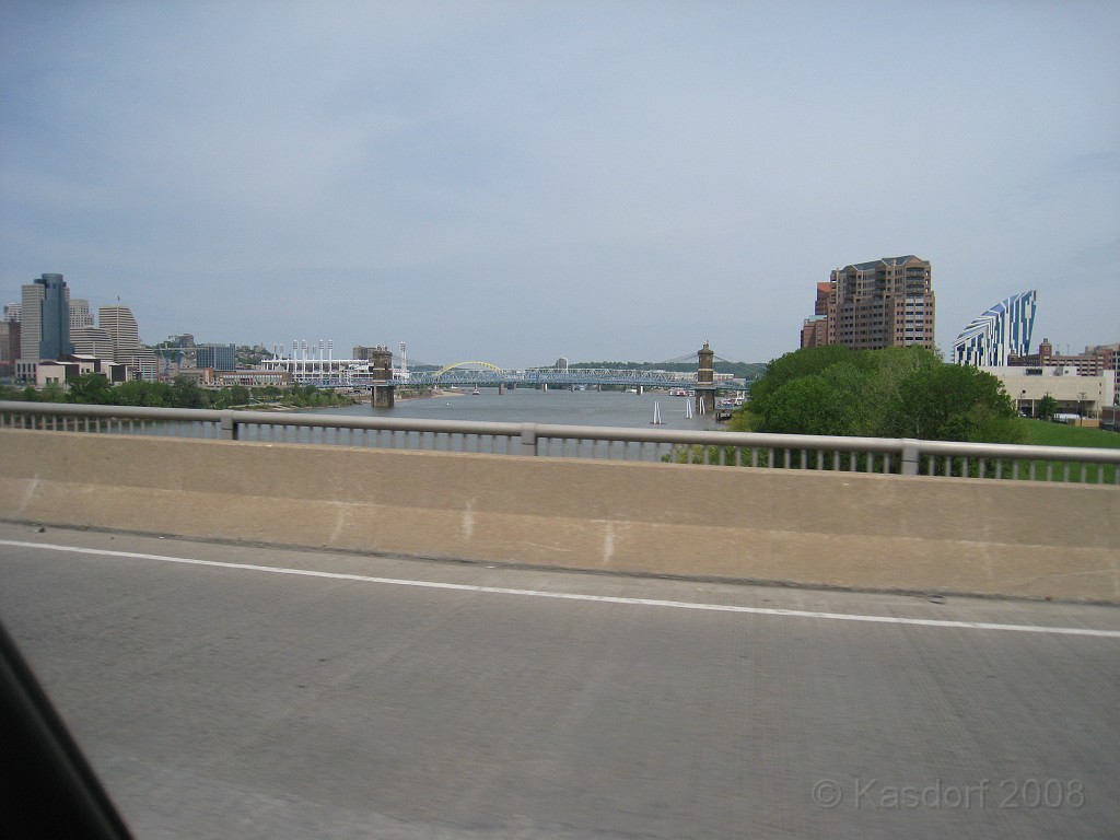 Flying Pig 2009 0100.jpg - The river, the old blue bridge ball parks on the North side and hotels on the South side.